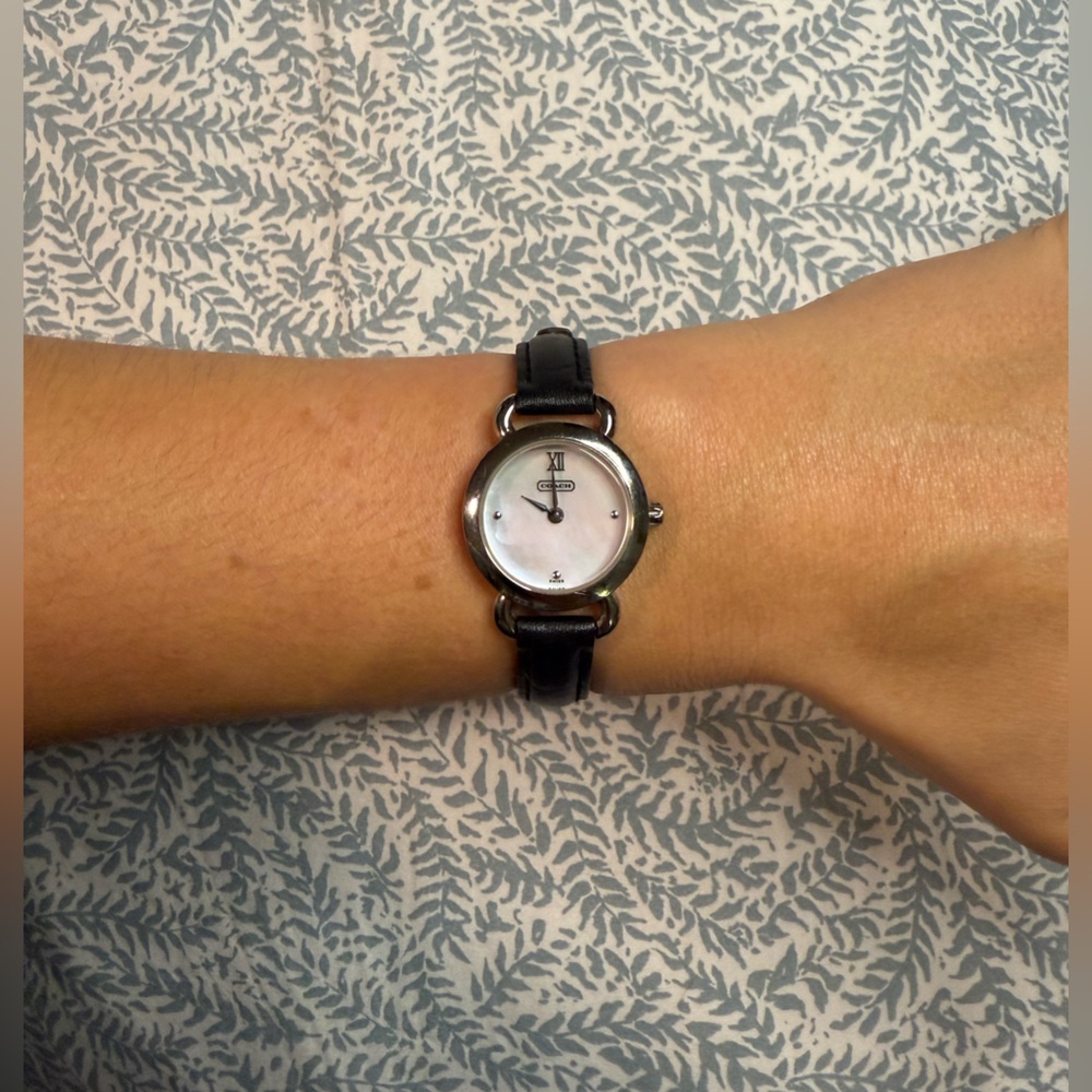 Coach Vintage Black Leather Strap Watch - Picture 6 of 7